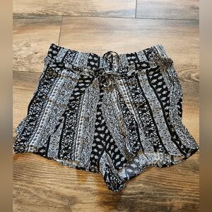 Rue21 Black and White Patterned Women Shorts